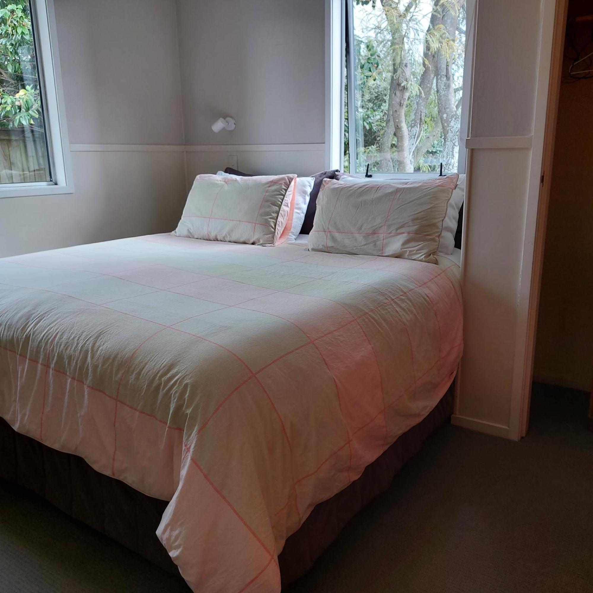 Bed And Breakfast Happy Home Taupo Accommodation Exterior foto